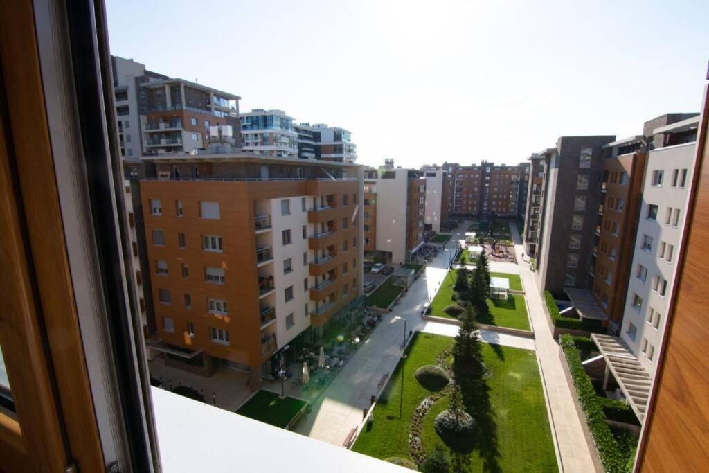 A Blok New Modern - Free Garage Parking, Comfortable, Quiet With A Park View 贝尔格莱德 外观 照片